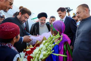 Welcoming the honarable President of Islamic Republic of Iran by Governor and Chief Minister of Sindh Province and Consul General of Iran in Karachi