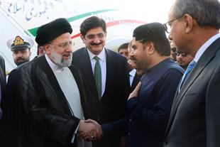 Welcoming the honarable President of Islamic Republic of Iran by Governor and Chief Minister of Sindh Province and Consul General of Iran in Karachi