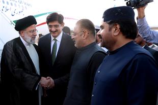 Welcoming the honarable President of Islamic Republic of Iran by Governor and Chief Minister of Sindh Province and Consul General of Iran in Karachi